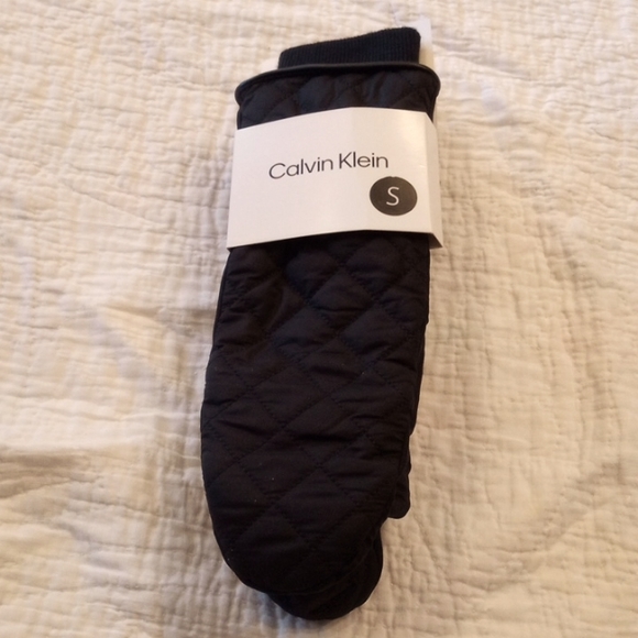 NWT Black Calvin Klein women's winter casual Mittens, Size Small - Picture 1 of 4